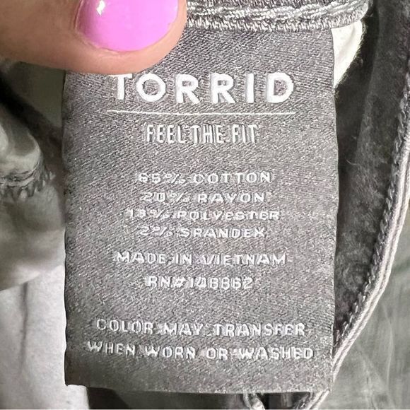 NWT Torrid Women's MidFit Super Skinny Soft High Rise Jean Ascension Size 30R - Picture 8 of 9
